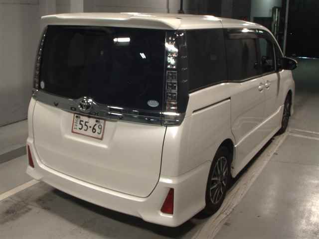 2014 Toyota Voxy ZS auction photo 5