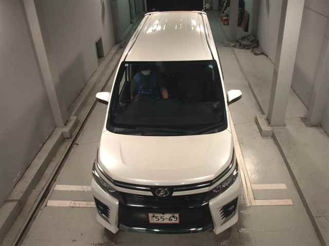 2014 Toyota Voxy ZS auction photo 6