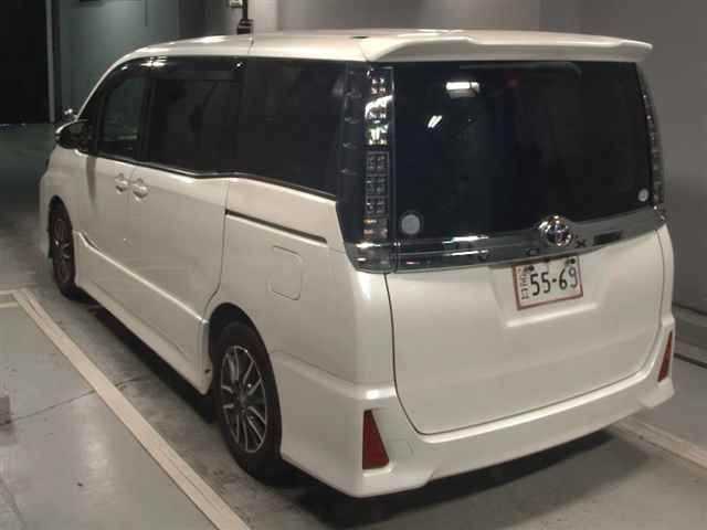 2014 Toyota Voxy ZS auction photo 2