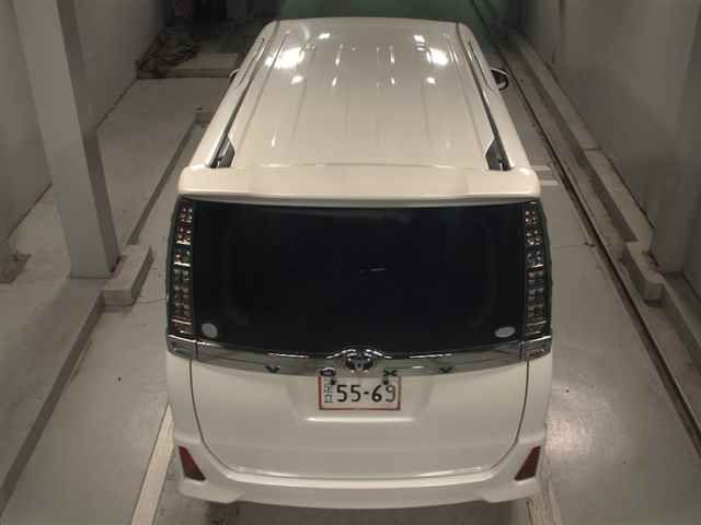 2014 Toyota Voxy ZS auction photo 7