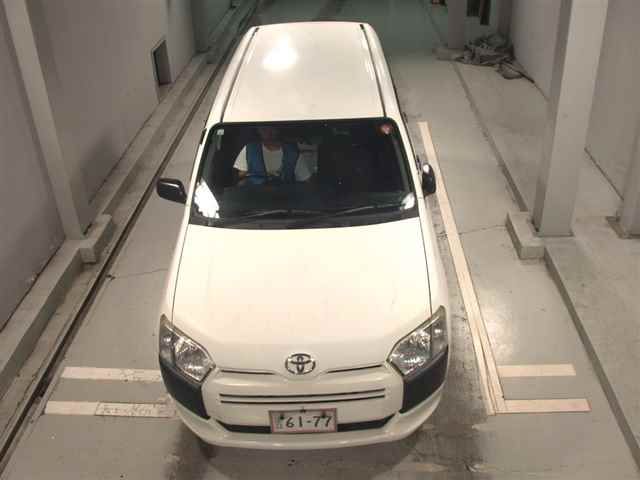 2017 Toyota Probox DXコンフォート auction photo 6