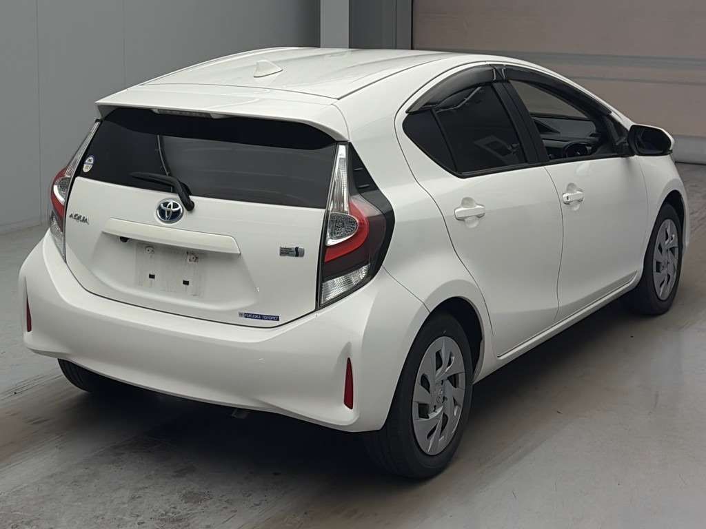 2021 Toyota Aqua S auction photo 2