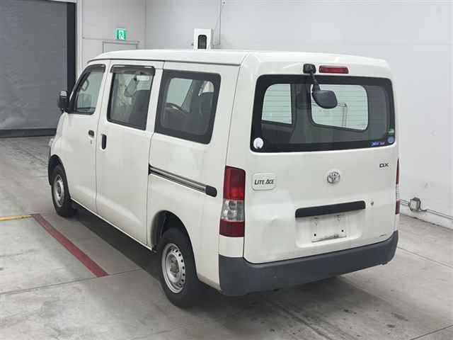 2018 Toyota LiteAce Van DX auction photo 2