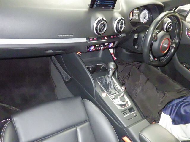 2017 Audi S3 Sedan ベースグレード 4WD auction photo 3