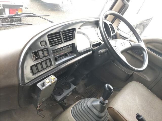 1995 Isuzu Forward dump auction photo 3