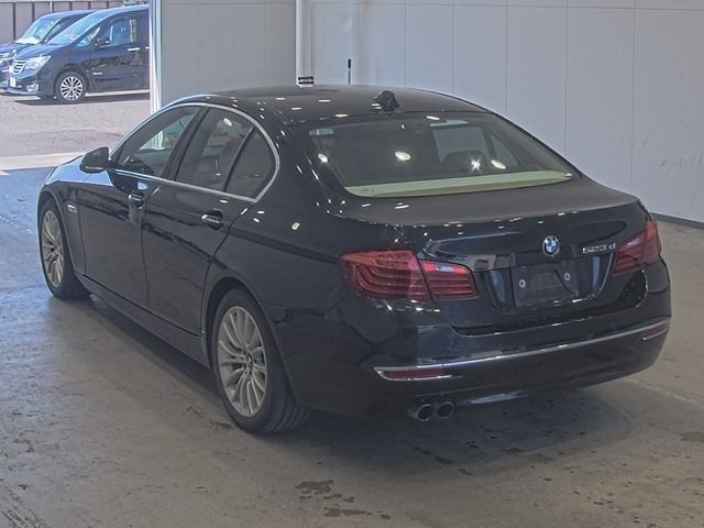 2015 BMW 5 Series 523Dラグジュアリー auction photo 2