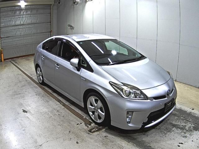 2014 Toyota Prius S Japan auction vehicle