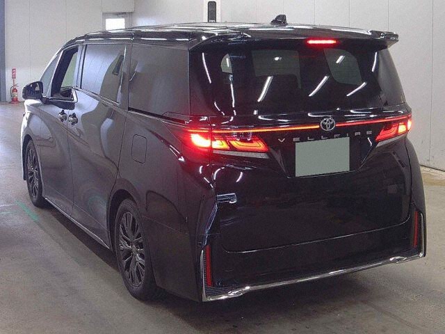 2025 Toyota Vellfire Z Premier auction photo 2
