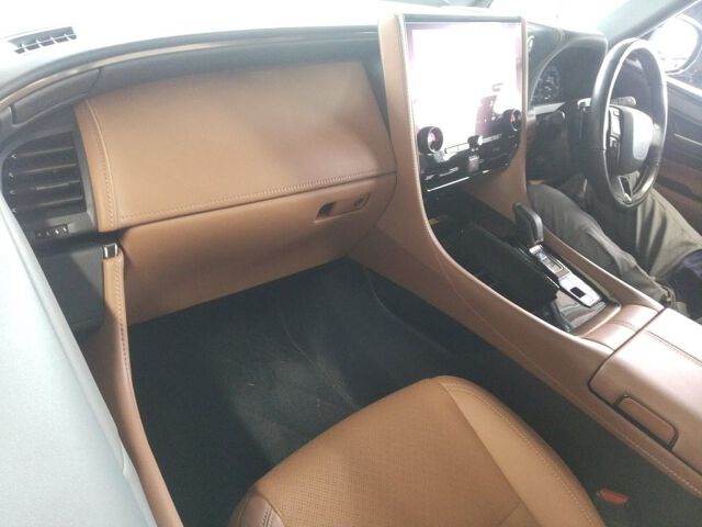 2025 Toyota Vellfire Z Premier auction photo 3