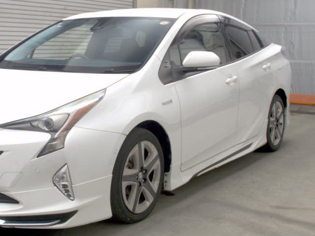 2016 Toyota Prius Aツーリングセレクション auction photo 4