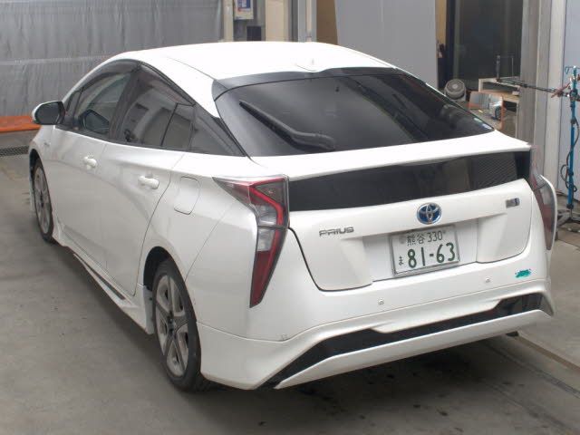 2016 Toyota Prius Aツーリングセレクション auction photo 2