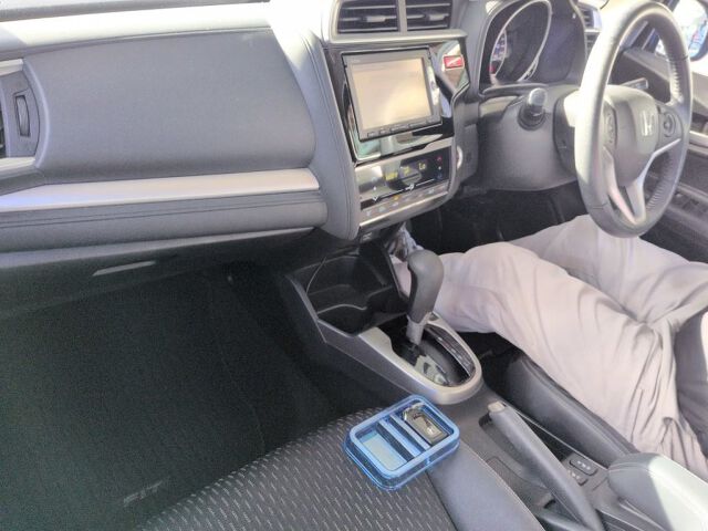 2015 Honda Fit 15XL auction photo 3
