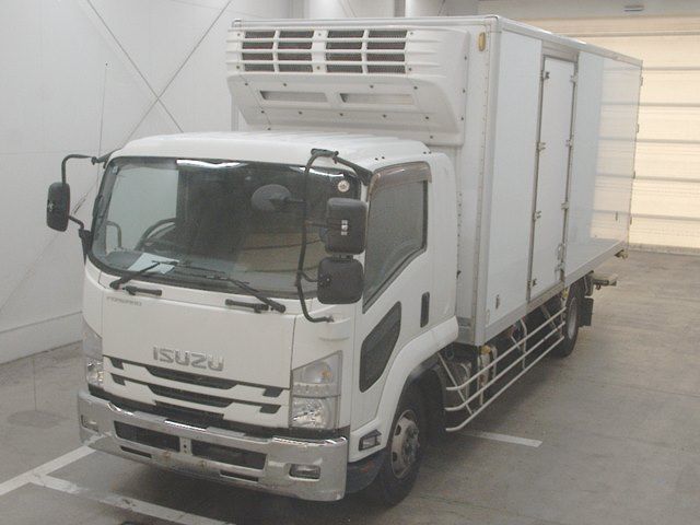 Japan Auction Vehicles 10 2015 Isuzu Forward Refrigerated and frozen trucks auction photo