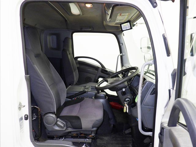 2015 Isuzu Forward Refrigerated and frozen trucks auction photo 6
