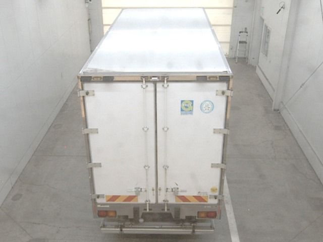 2015 Isuzu Forward Refrigerated and frozen trucks auction photo 3