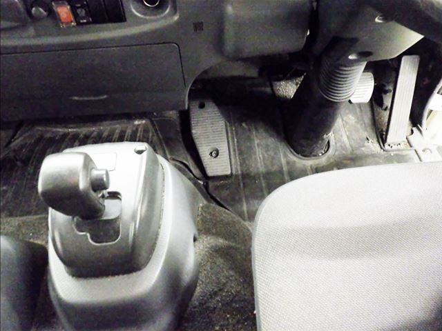 2015 Isuzu Forward Refrigerated and frozen trucks auction photo 8