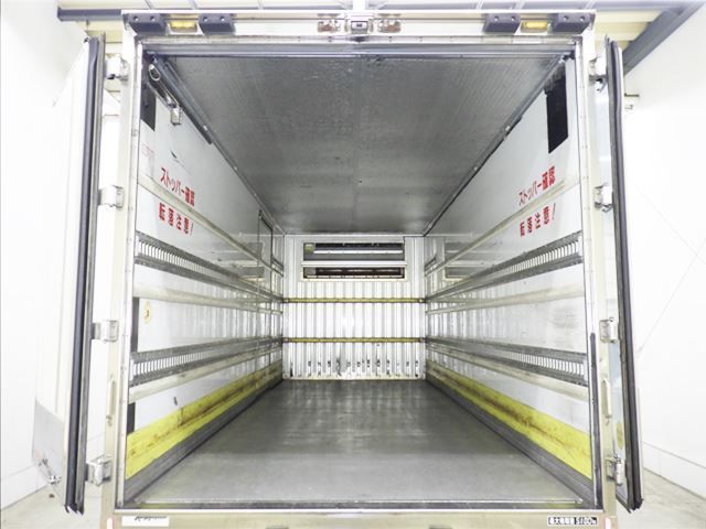 2015 Isuzu Forward Refrigerated and frozen trucks auction photo 4