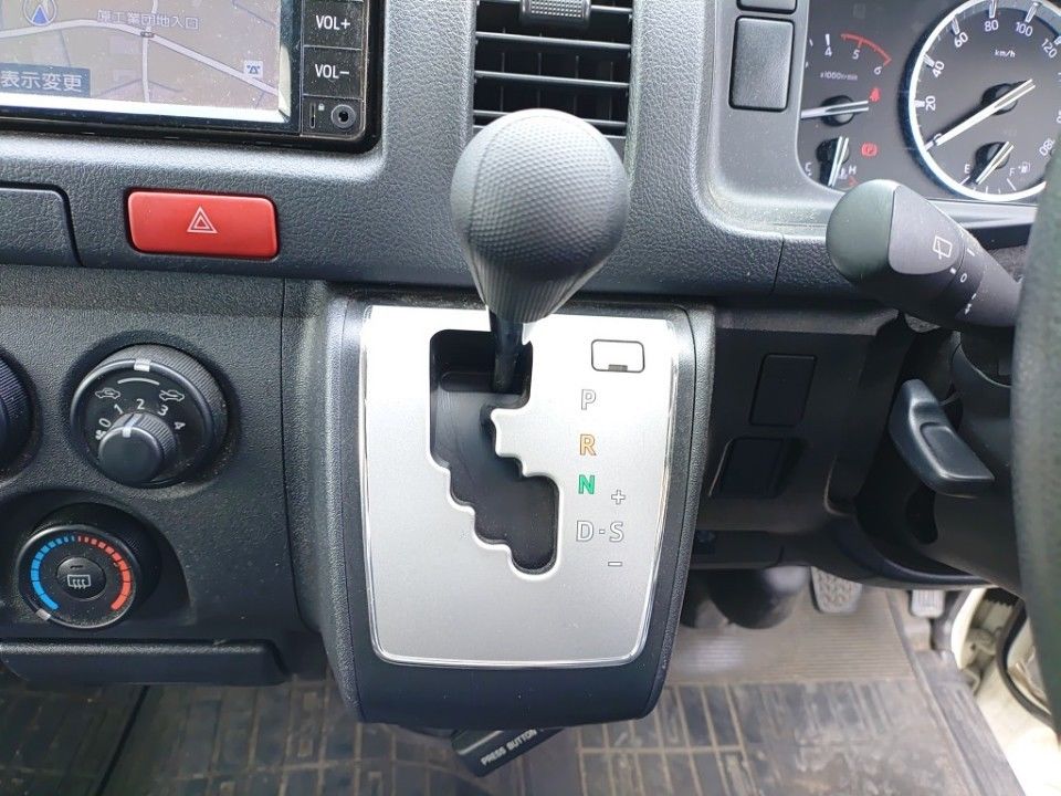 2021 Toyota Hiace auction photo 12