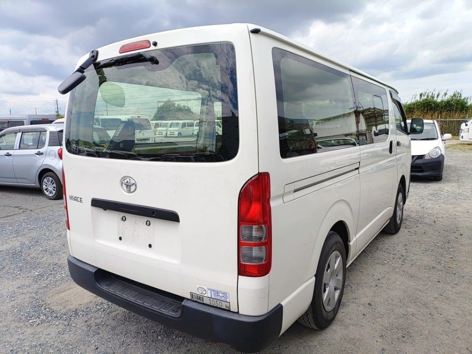 2021 Toyota Hiace auction photo 2
