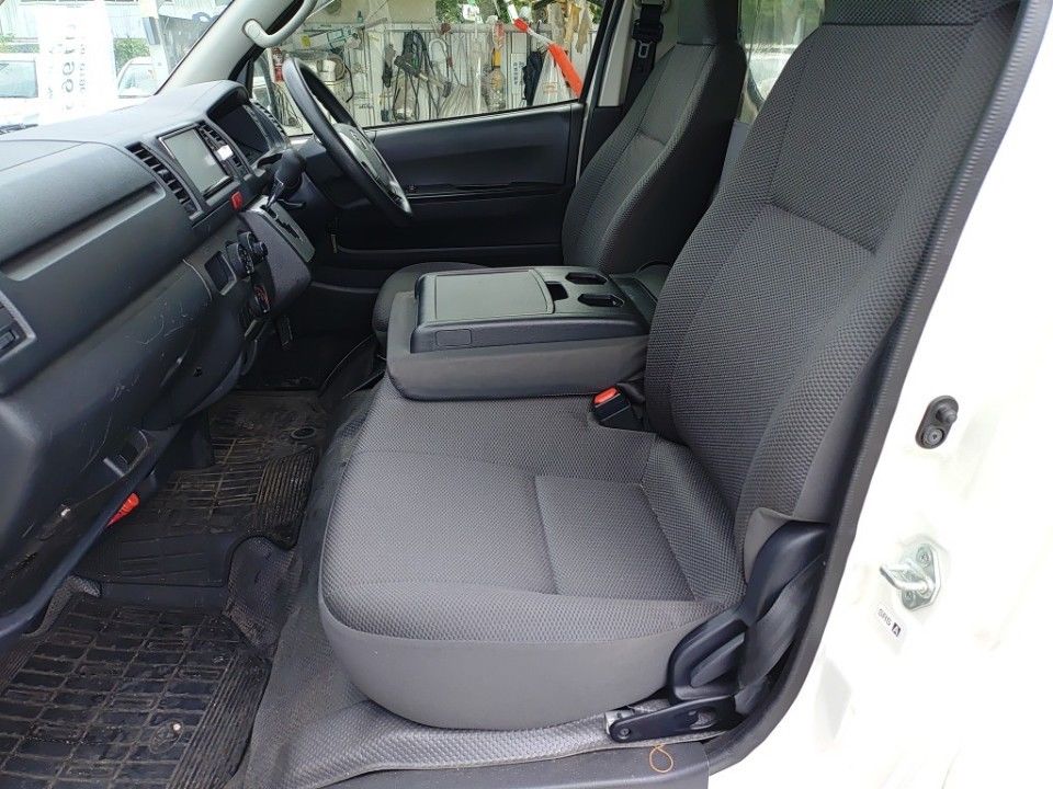 2021 Toyota Hiace auction photo 16