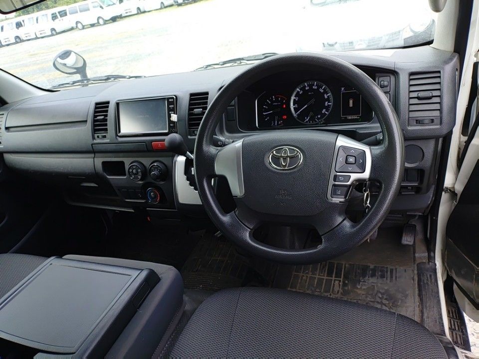 2021 Toyota Hiace auction photo 3