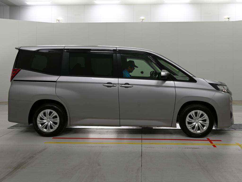 2026 Toyota Noah X Wheelchair Carrier Type 2 auction photo 3