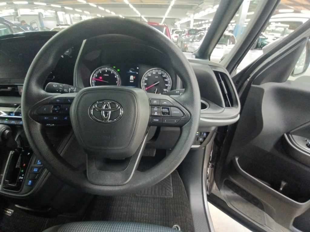 2026 Toyota Noah X Wheelchair Carrier Type 2 auction photo 9