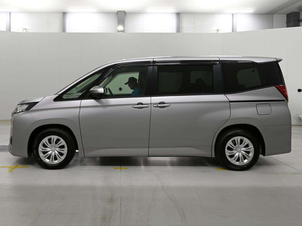 2026 Toyota Noah X Wheelchair Carrier Type 2 auction photo 4