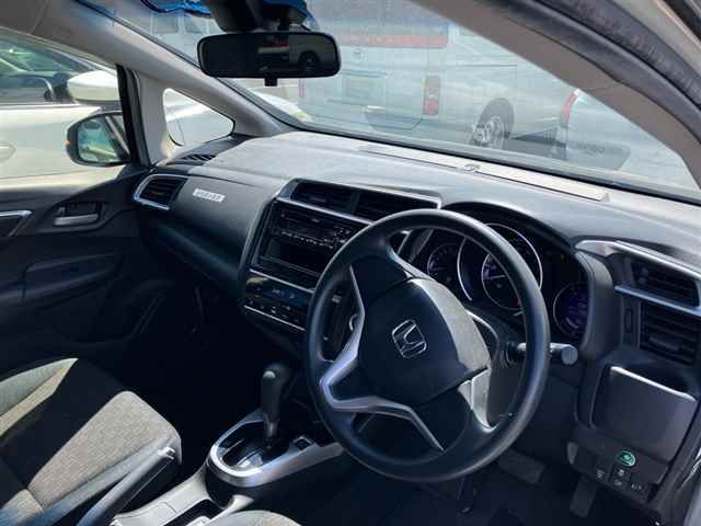 2017 Honda Fit 13G・Fパッケージ auction photo 3