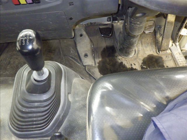 2015 Isuzu Forward dump auction photo 7