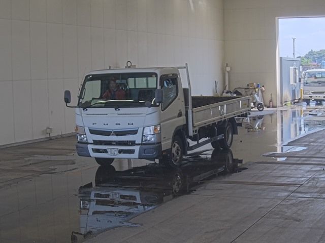 2019 Mitsubishi Fuso Canter Hira Japan auction vehicle