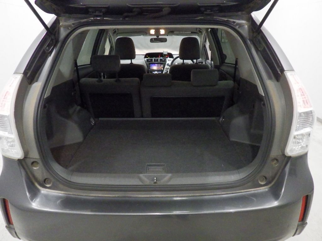 2014 Toyota Prius Alpha S L Selection auction photo 8