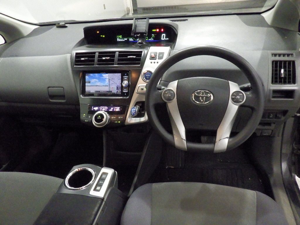 2014 Toyota Prius Alpha S L Selection auction photo 3