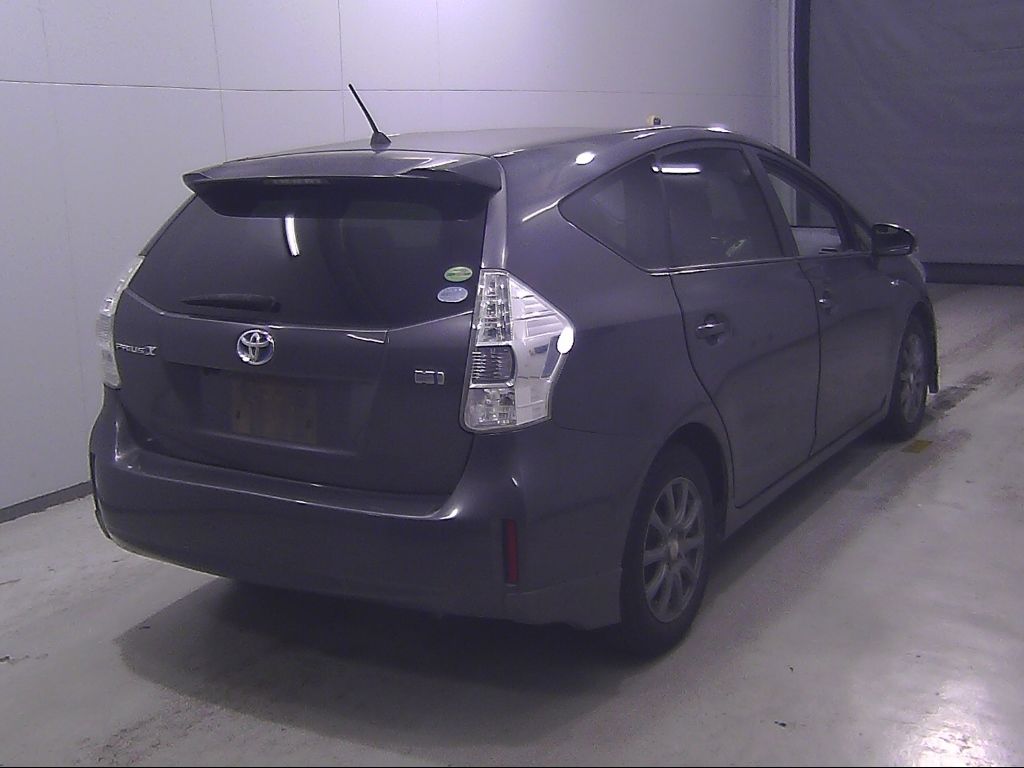 2014 Toyota Prius Alpha S L Selection auction photo 2