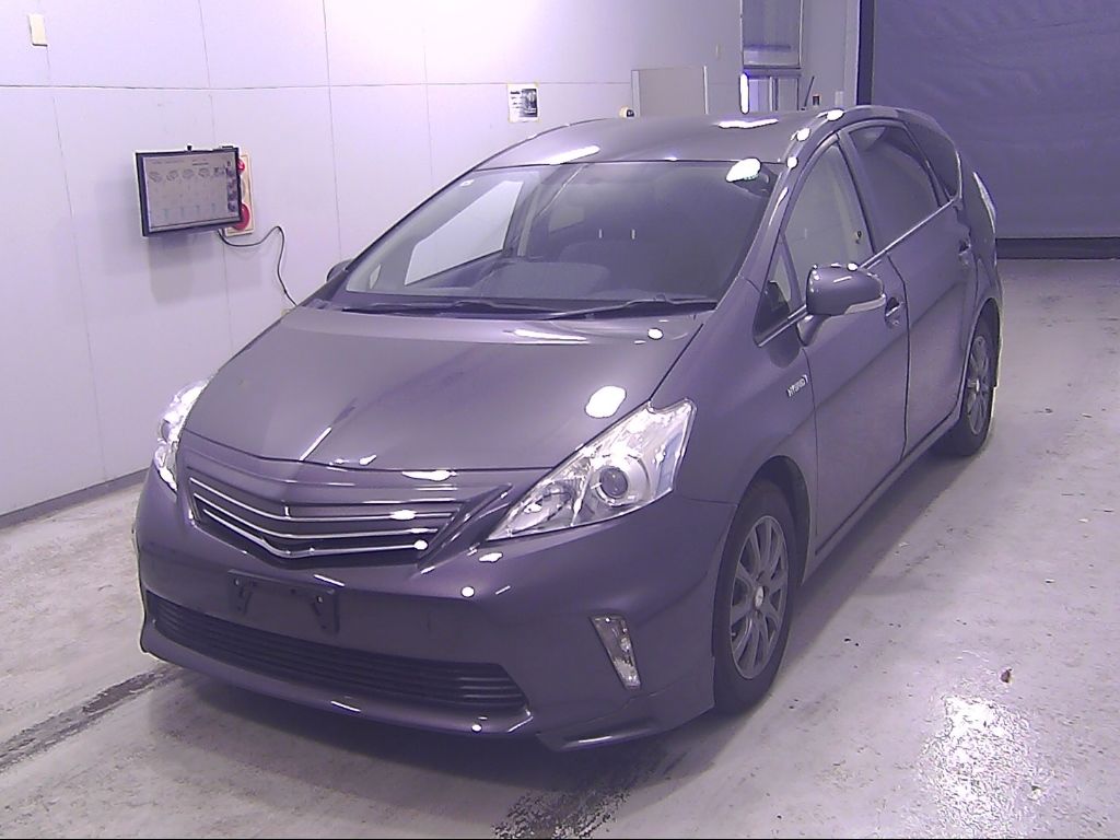 2014 Toyota Prius Alpha S L Selection auction photo 4