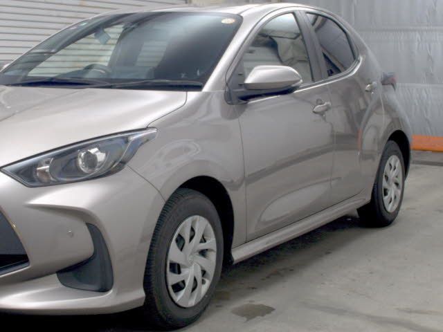 2021 Toyota Yaris ハイブリッドX auction photo 4