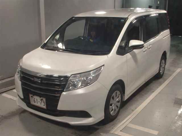 2017 Toyota Noah 4WD X Vパッケージ auction photo 4