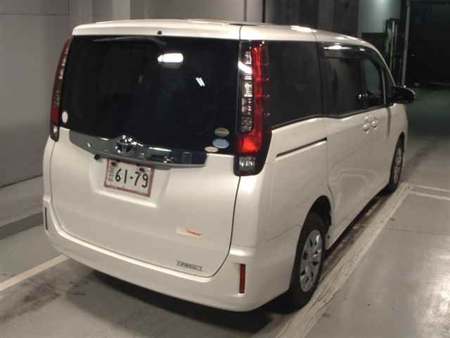 2017 Toyota Noah 4WD X Vパッケージ auction photo 5