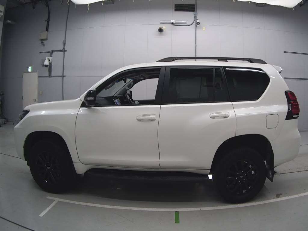 2022 Toyota Land Cruiser Prado TX Lパック70thアニバ 4WD auction photo 4