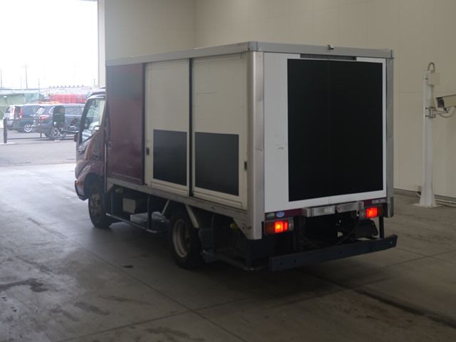2013 Toyota Dyna Van auction photo 2