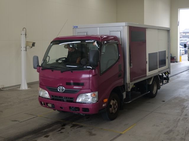 2013 Toyota Dyna Van Japan auction vehicle