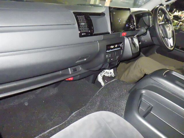 2026 Toyota Hiace GL auction photo 3