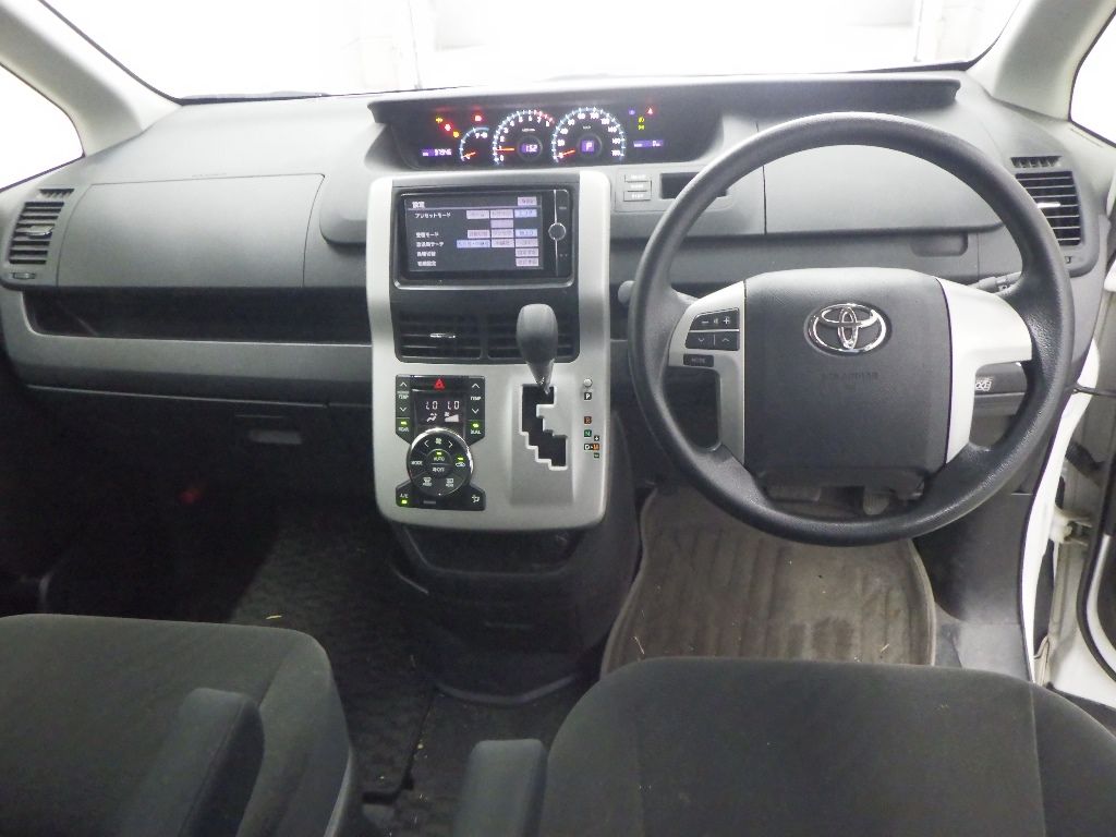 2012 Toyota Voxy X Lエディション 8人 auction photo 3