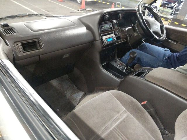 1999 Toyota Hiace スーパーカスタムLTD auction photo 3