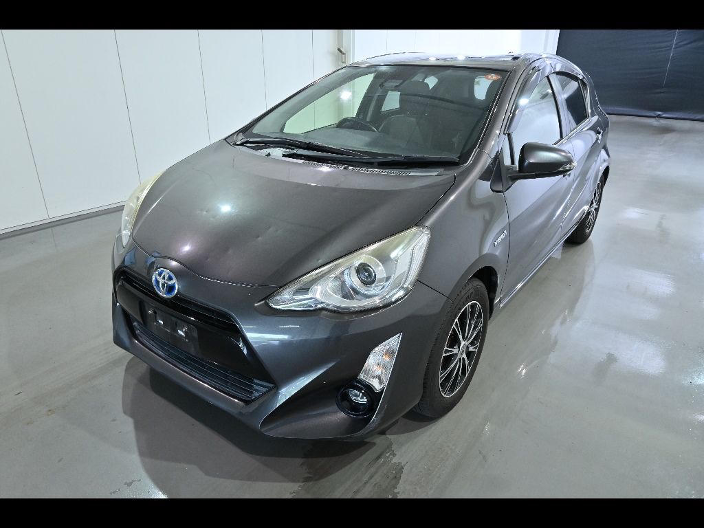 2015 Toyota Aqua G Black Soft Leather Selection auction photo 4