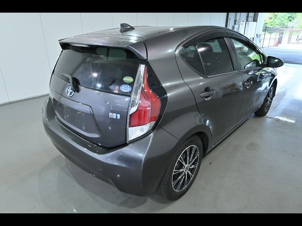 2015 Toyota Aqua G Black Soft Leather Selection auction photo 2
