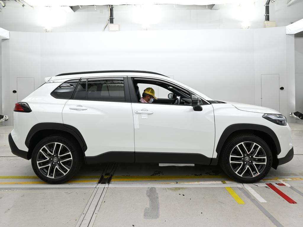 2026 Toyota Corolla Cross ハイブリッド Z auction photo 3