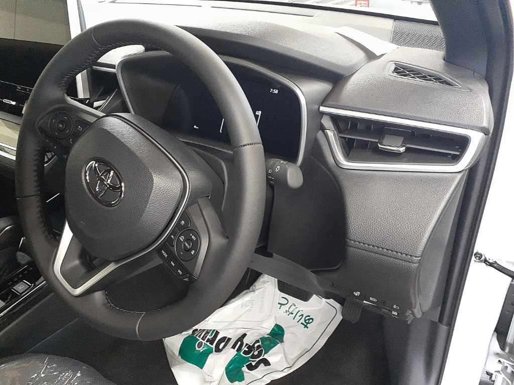 2026 Toyota Corolla Cross ハイブリッド Z auction photo 9