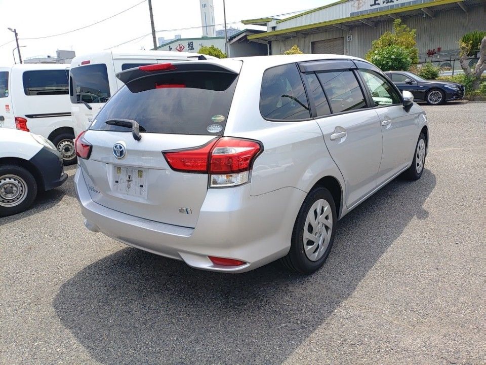 2020 Toyota Corolla Fielder auction photo 2