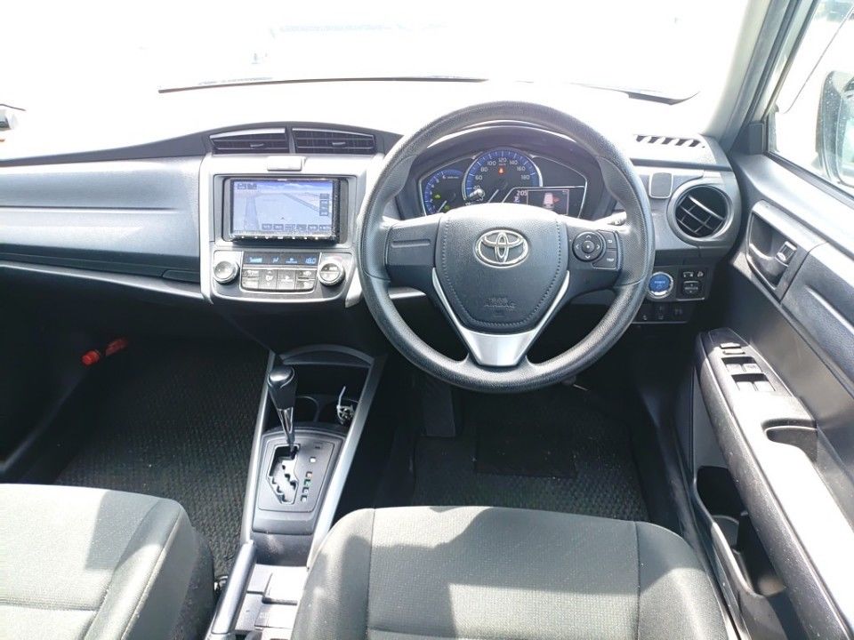 2020 Toyota Corolla Fielder auction photo 3